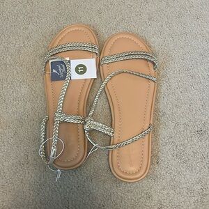 Universal Thread Gold Sandals NWT Size 11